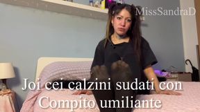 Joi cei calzini sudati con compito umiliante