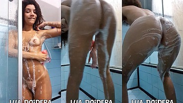 Eu tomando banho gravei me exibindo e dançando sem o Jr saber