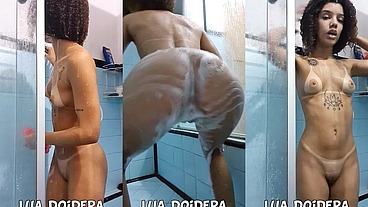 Eu tomando banho gravei me exibindo e dançando sem o Jr saber