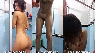 Eu tomando banho gravei me exibindo e dançando sem o Jr saber