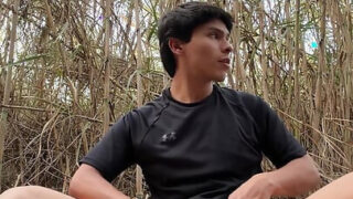 Imagini publice fierbinți cu băieți de facultate care mângâie puli uriașe și le iau în cur