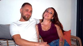 Caly, milf sexy, fait sa premi&egrave_re devant la cam&eacute_ra