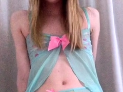 Brunette Tranny jerking in hard dick in solo Webcam