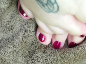 Daytona Hale Shows Off Her Sexy BBW Feet