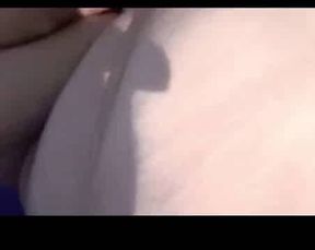 Deutsche Amateurin beim Fisten im Freien erwischt