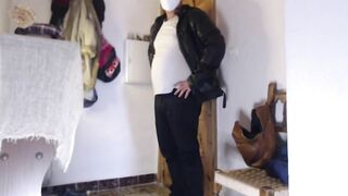 Amazon Delivery Man gets a surprise Head