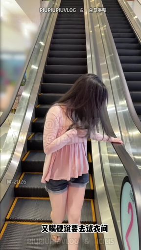 Asian exhibitionist flashes public