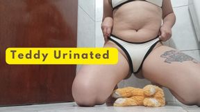 Lola leaves him dripping with hot urine