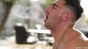 Heteroflexible - Stud Michael Boston Caught Buddy Vincent O'reilly Jerking off in His Living Room