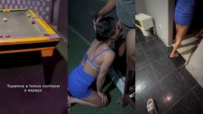 futebol na tv, sinuca no terraco, exibicao e duas gozadas na buceta. hotwife deu sem camisinha pro kidbengala cover e corno registrando