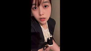 仕事終わりに自宅に帰宅してスーツのままト◯レしてたら汗臭い自分のおまんこな臭いがしてムラムラしてその場でオナニーしちゃうOL。