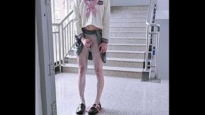 伪娘楼梯间自慰