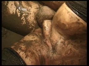 Chubby girl gets fucked outdoors in the mud