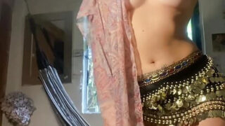 Durva szex ujjazás, kézimunka, arcra lövés, spriccelés &#8211; durva seggbebaszás egy francia ribancnak