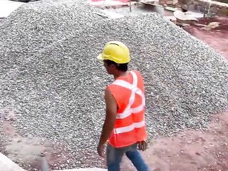 Woman Bangs the Worker 'coz Her Spouse Went with His Allies
