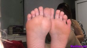 Lucinda Meaty Soles - Barefoot - HD MP4