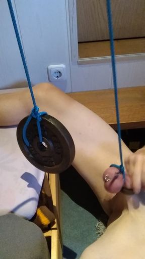 2,5 kg hanging on my balls CBT