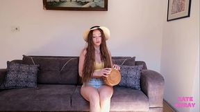 Striptease before going to the museum