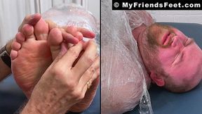 MyFriendsFeet: Tommy Bearhama gets mummified and sniggers with soles kittles
