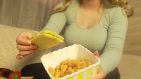 My pregnant stepsister eats a lot, eats a lot of food, for an hour