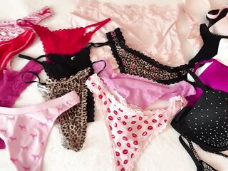 Shemale jerks off in fresh pants