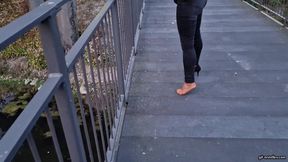 I lost my black Shoe from the bridge into the water HD mp4 1920x1080