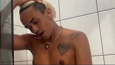 N&atilde_o aguentei d&ecirc_ tesao antes da grava&ccedil_&atilde_o e masturbei-me at&eacute_ gozar