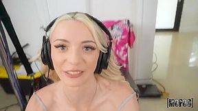 Taylor, Luna Luxe - Sound Chick Gets Fucked