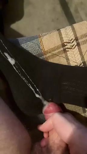 Twink got the task from his own master to jerk off and moan and squirt on the socks on it :)