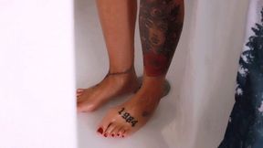 Candid Foot Fetish in the Shower