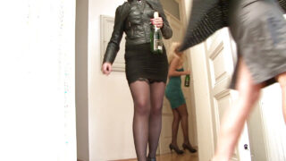 Scènes de sexe oral torrides entre Bella Morgan, Gabrielle Gucci, Johane Johansson et Kirsten Plant, par Joachim Kessef et Steve Q.