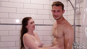 Mike Beaumonte Enjoys Pornstar Lindsay Lee'_s Amazing curves