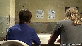 Ebony ts bodybuilder bangs referee