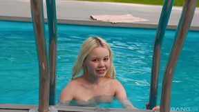 Cute beauty Rebecca Nikson enjoys a nice pool masturbation