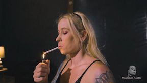 Shiny lips and a cigarette 4K MP4