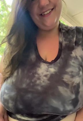 Slo-mo Titty Drop. Happy Friday Hunnies!!