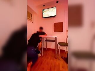 Me da sexo a cambio de un examen