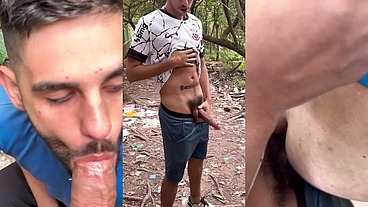 FUI FAZER TRILHA NO PARQUE E ENCONTREI UM PAUZUDO BATENDO UMA. CAI DE BOCA E DEPOIS DEIXEI ELE LEITAR MEU CUZINHO. - PARTE II