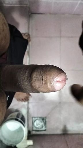 Desi aunty outdoor fuking in bathroom