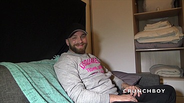 il li baise son bon gros cul poilu sans capotes