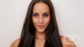 Sharing a Room with Your Crush Betzz on Vacation - Virtual Real Porn