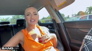 Quan hệ tình dục khác chủng tộc – video khiêu dâm cực mạnh của cô nàng ngực khủng xăm trổ Elana Bunnz với khuyên xỏ và bị một người đàn ông da đen có dương vật to cưỡng hiếp.