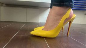 the goddess walking in yello heels