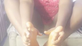 Igbo Omo Actress Caresses Wrinkled, Juicy Soles & Makes Toes Move