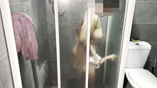 Spying cunt with mouth inside the shower