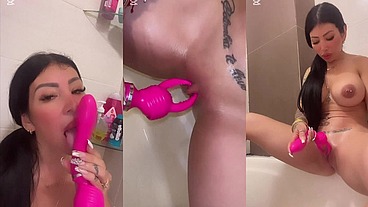 Me meto un cangrejo a mi coño apretado y mojadito