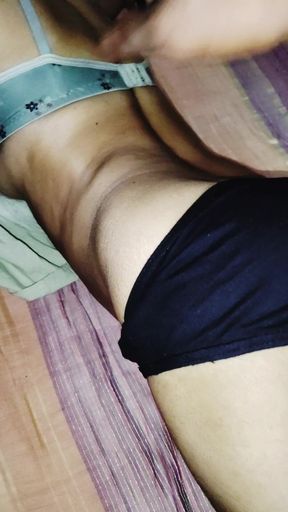 Suman Bhabhi Ko Nangi Karke Full Body Massage Kiya.