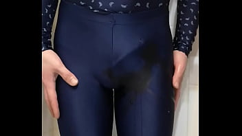 piss in leggings body