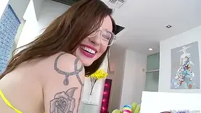 Demonstrates Her Round Ass And Meaty Lips With Chloe Carter