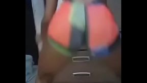 novinha dancando funk